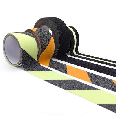 Strisce di presa per pavimenti di superficie abrasiva per aree industriali a rischio di pavimenti