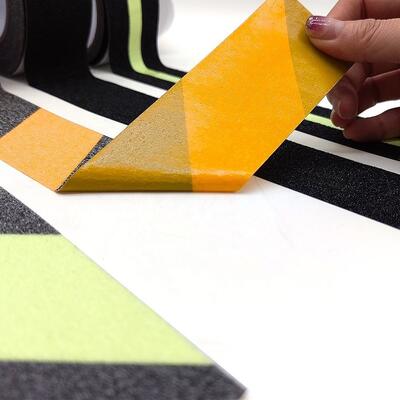 Soluzione per la protezione delle scale industriali e dei marciapiedi.