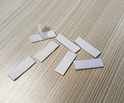 Nastro bianco per qualsiasi forma, alto cuscinetto della schiuma tagliato forte adesivo di montaggio appiccicoso